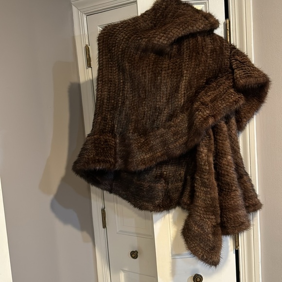 Beautiful woven natural color mink shawl - Picture 1 of 6